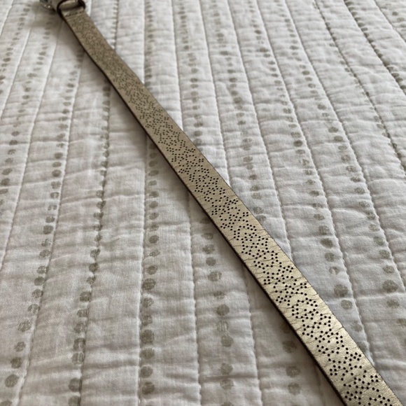 Fossil Metallic Gold Leather Brogue Thin Belt Coastal Cowgirl Boho Classic Sz M - Picture 10 of 11